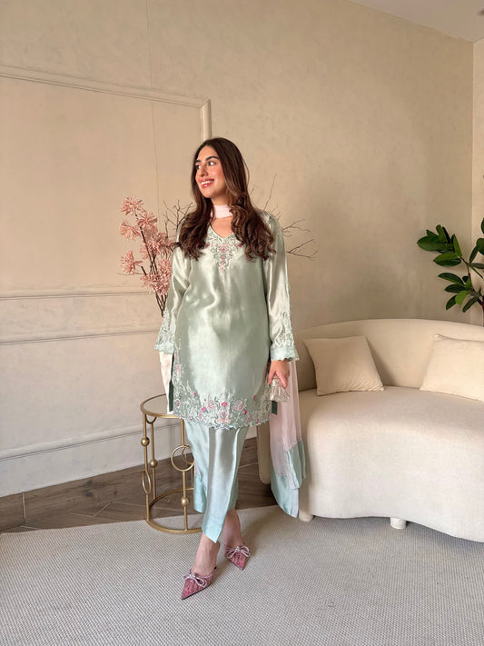 Elara pink